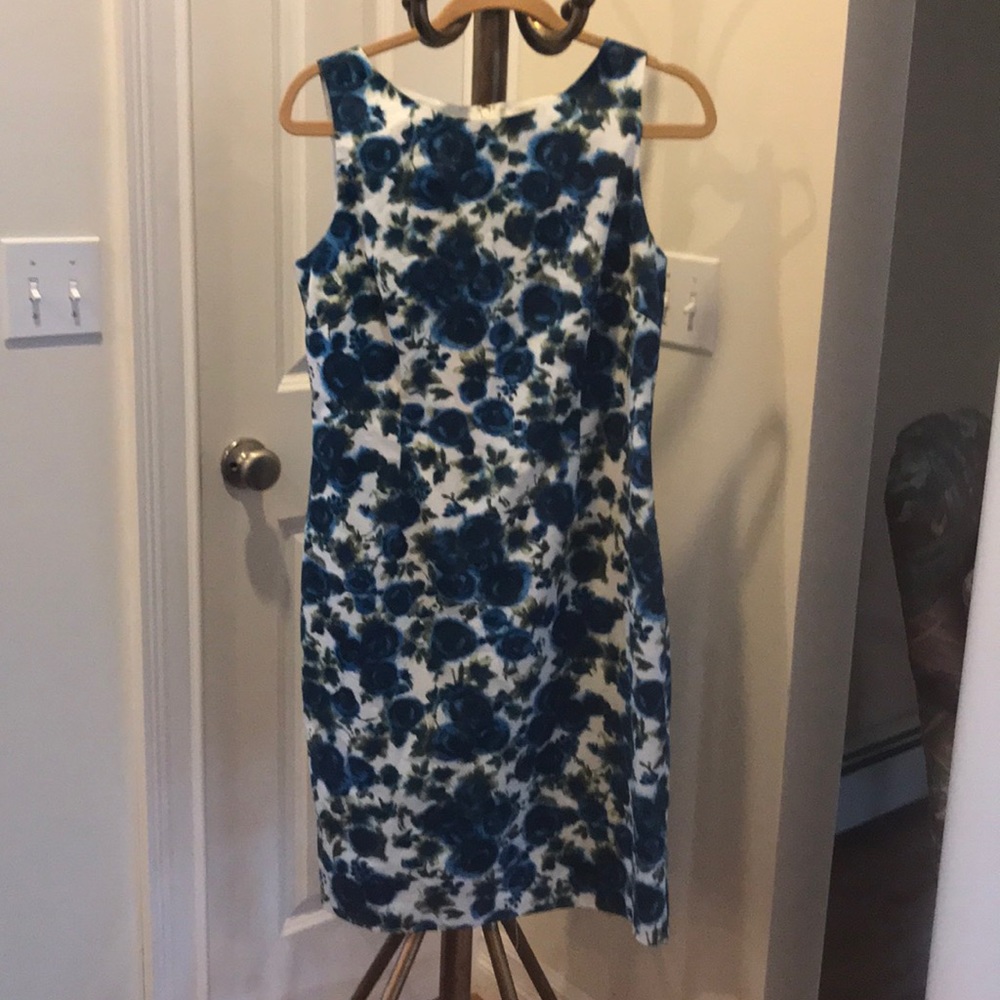 Ann Taylor fully lined cotton dress.